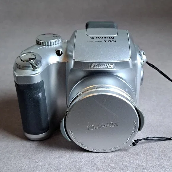 Fujifilm Finepix S3100 USED Digital Camera (NO CARD, 4MP, 6x Optical Zoom) PM - Picture 1 of 13